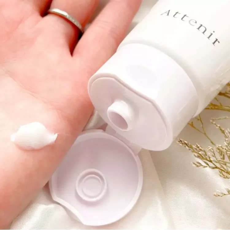 ATTENIR Prima Moist Facial Wash
