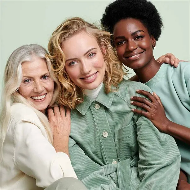 Avon Cannabis Sativa Oil Cleanse & Calm Transforming Oil To Milk Cleanser - 125ml