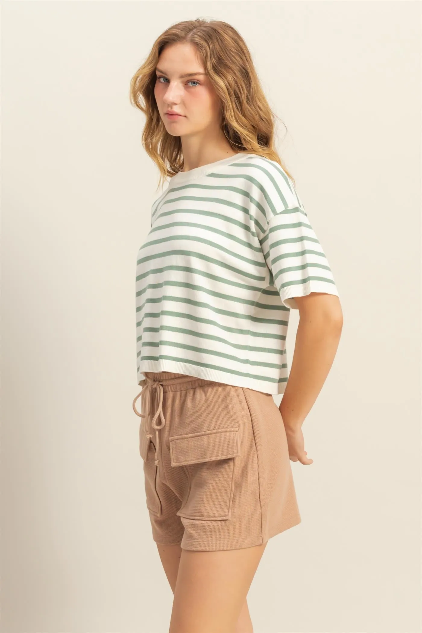 DZ25A908-Round Neck Striped Crop Top