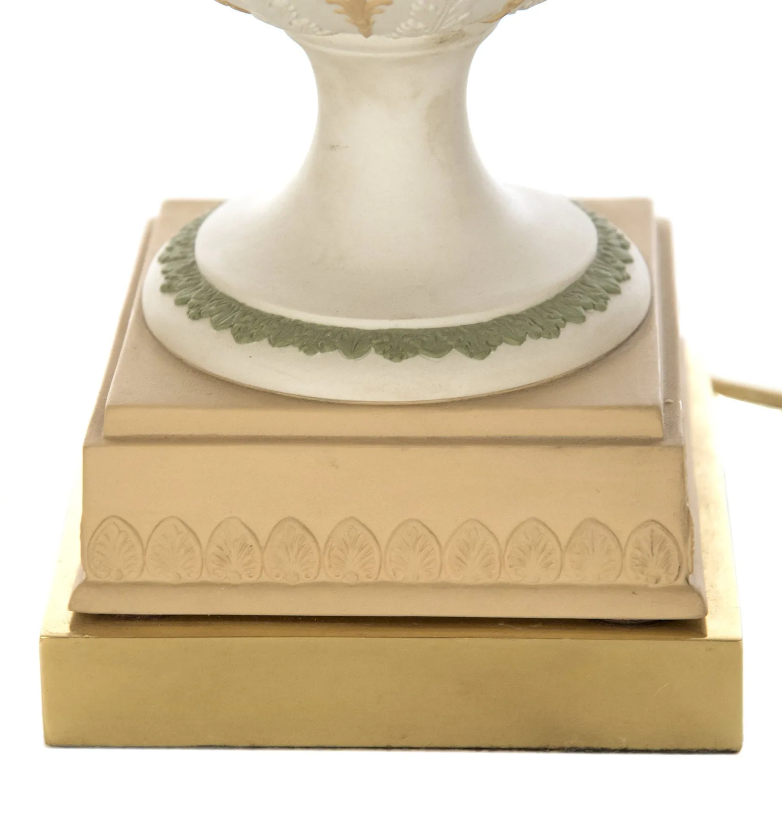 Neoclassical-style Ceramic Table Lamp with Garlands