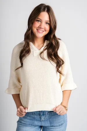 Notch neck sweater cream