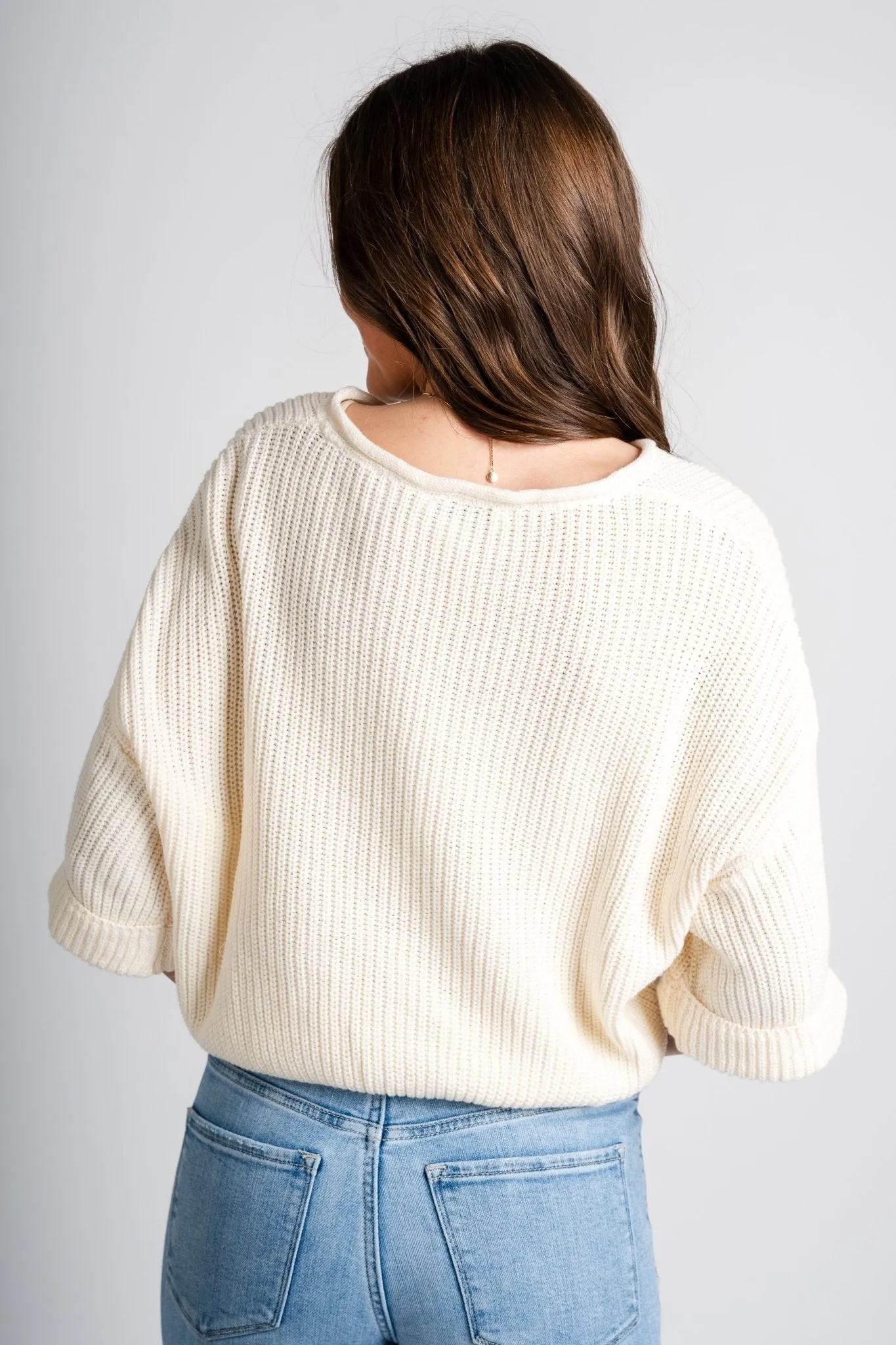 Notch neck sweater cream